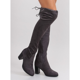Botas sobre la rodilla en un cómodo tacón gris gris 7
