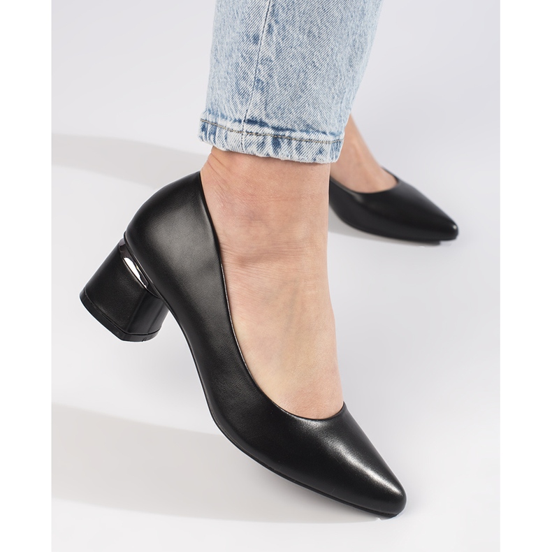 Tacones altos negros 2