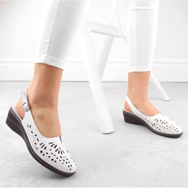 Sandalias de mujer cómodas de piel totalmente caladas, blanco, T.Sokolski L24-27 2