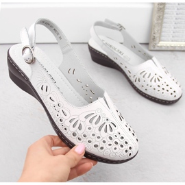 Sandalias de mujer cómodas de piel totalmente caladas, blanco, T.Sokolski L24-27 3