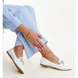 Mocasines blancos con hebilla Mali de circonitas 1
