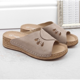 Sandalias cuña mujer cómodas en piel color beige Helios 137.02 6
