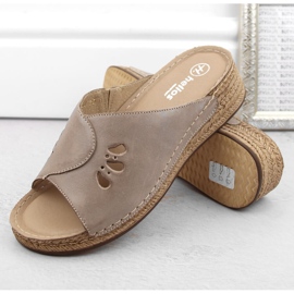 Sandalias cuña mujer cómodas en piel color beige Helios 137.02 7