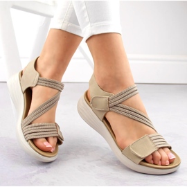 Sandalias cómodas de mujer con velcro y gomas elásticas beige eVento 7056 1