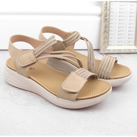 Sandalias cómodas de mujer con velcro y gomas elásticas beige eVento 7056 4