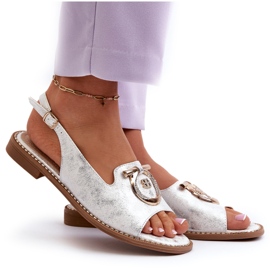 Sandalias de mujer elegantes con decoración dorada en tacones planos, plateado S.Barski KV27-053 plata 9