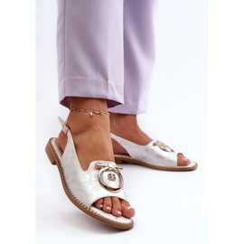 Sandalias de mujer elegantes con decoración dorada en tacones planos, plateado S.Barski KV27-053 plata 3