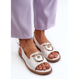 Sandalias de mujer elegantes con decoración dorada en tacones planos, plateado S.Barski KV27-053 plata 5