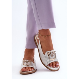 Sandalias de mujer elegantes con decoración dorada en tacones planos, plateado S.Barski KV27-053 plata 6