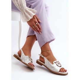 Sandalias de mujer elegantes con decoración dorada en tacones planos, plateado S.Barski KV27-053 plata 7