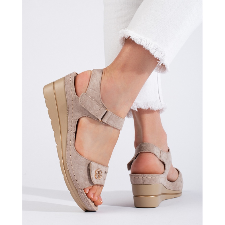 Sandalias de cuña de ante beige marrón 1