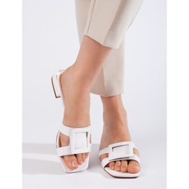 Chanclas de mujer elegantes blancas clásicas. blanco 3