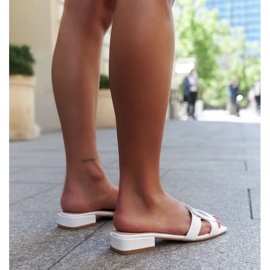 Pantuflas de charol blanco con aplicación de piel Mancinia 4
