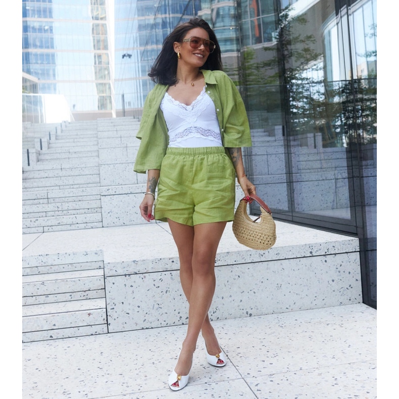 Salón blanco con plantilla de piel Asima. 1