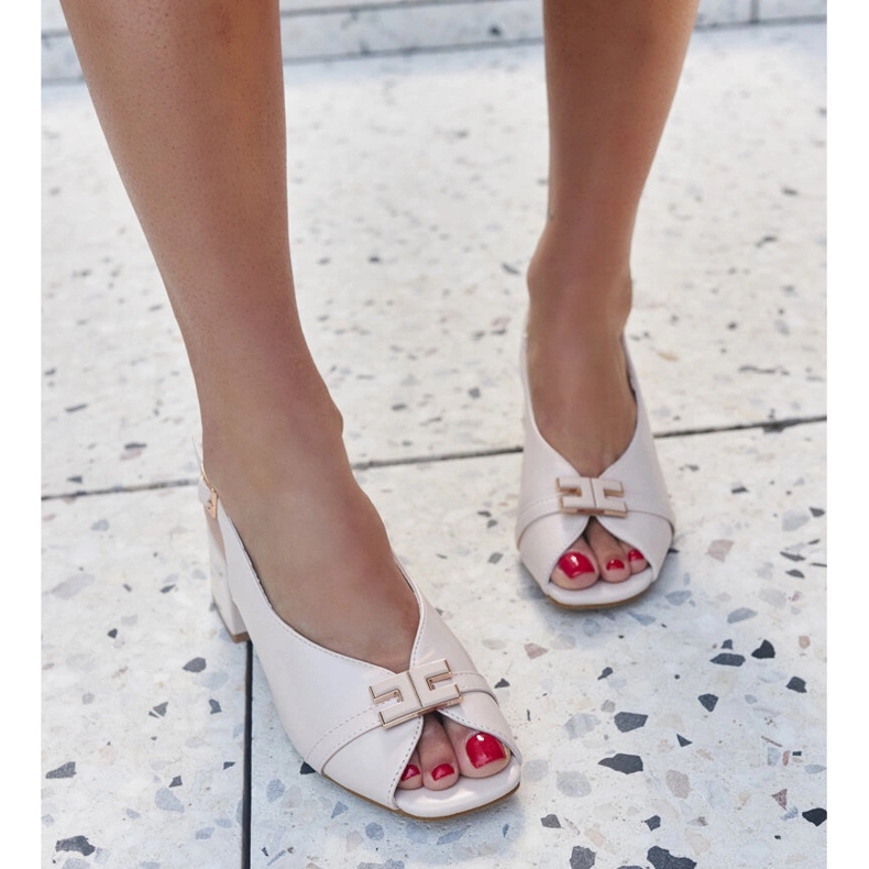 Sandalias beige con aplicación de piel de Totana 1 Sandalias beige con aplicación de piel de Totana 1