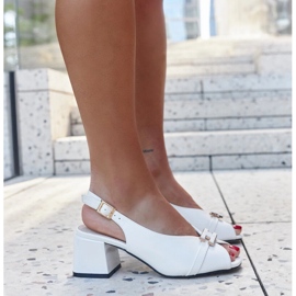 Sandalias blancas con plantilla de piel de Totana. blanco 4