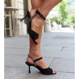 Sandalias con plantilla de piel decorada con pedrería Rossana negro 2