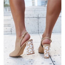 Sandalias Hasna de tacón alto con tacón decorativo. beige 3