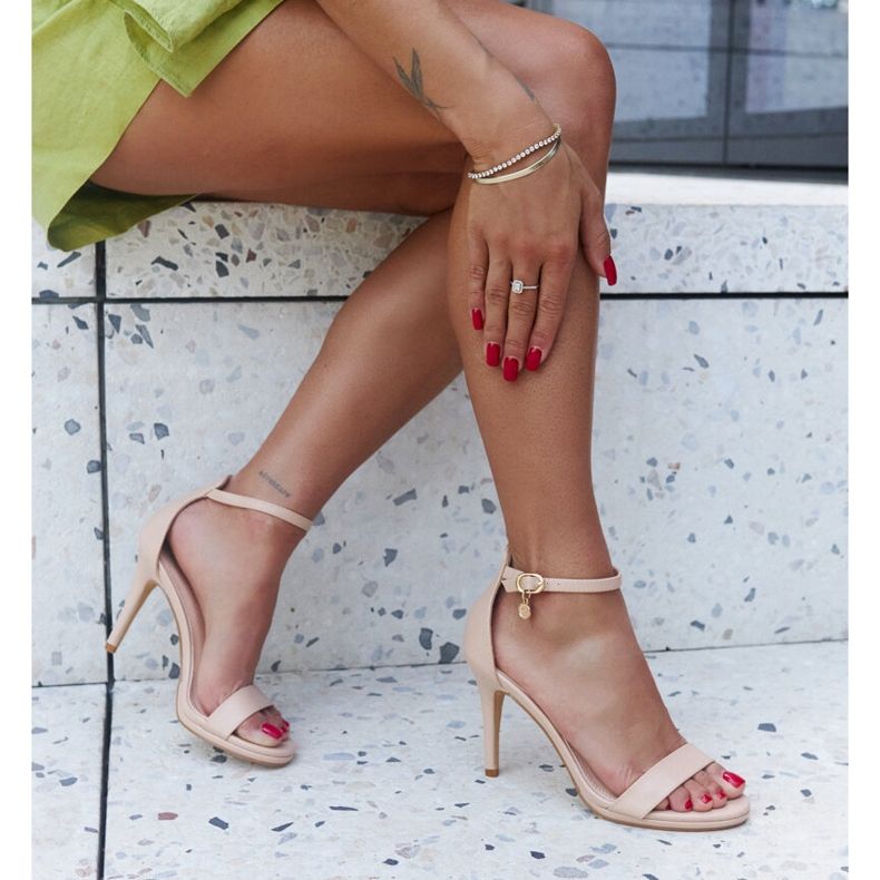 Sandalias Taqwa de piel ecológica con tacón beige 1