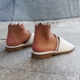 Chanclas con aplicación de piel Antari blanco 3