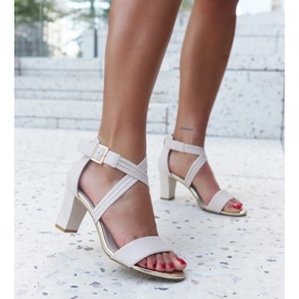 Sandalias Mufida con tacón de charol beige 2