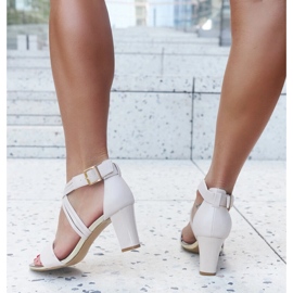 Sandalias Mufida con tacón de charol beige 3