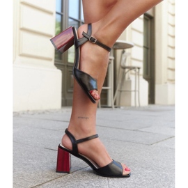 Sandalias con aplicación de piel en el tacón Abadia negro 1