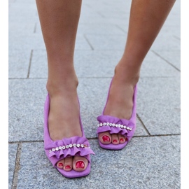 Sandalias mukaram de tacón con volante decorativo violeta 1