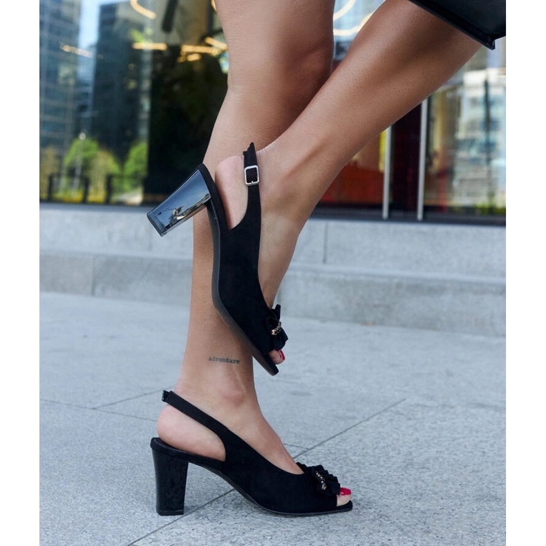 Sandalias mukaram de tacón con volante decorativo negro 1