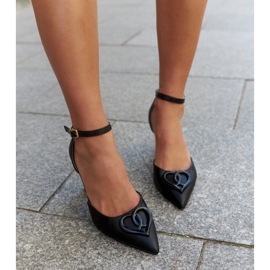 Salón con aplicación de piel y tacón stiletto bajo Wasema negro 1