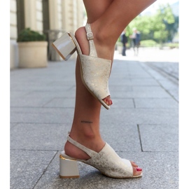 Sandalias bloque con aplicación de piel Nuna beige 1
