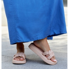 Pantuflas de goma beige de Ferrei 3