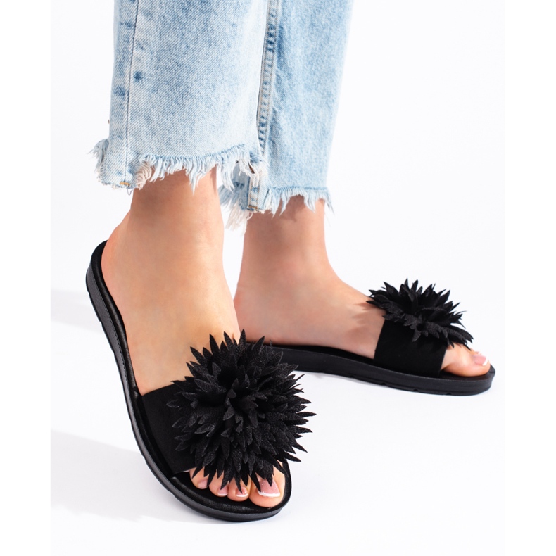 Chanclas de mujer negras con flor. negro 1