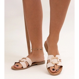 Chanclas con hebilla beige claro de Isana 1
