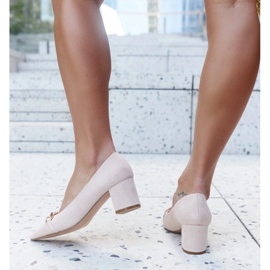 Bombas beige en el puesto Makka. 5