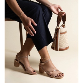 Sandalias beige oscuro con combinación de materiales Hambly 1