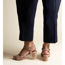 Sandalias beige oscuro con combinación de materiales Hambly 2