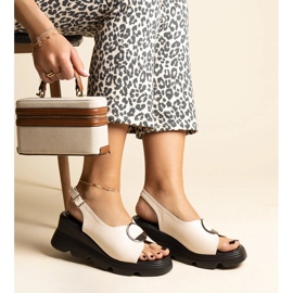 Sandalias cuña beige con hebilla Bayley 3