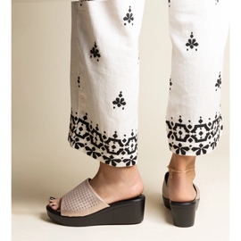 Pantuflas con cuña calada dorada en ecopiel Garvin dorado 3