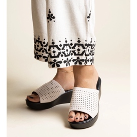 Pantuflas cuña caladas blancas en ecopiel Garvin blanco 3