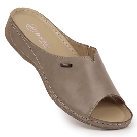 Babucha mujer de piel sobre cuña Helios 105 beige 7