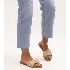 Chanclas beige con hebilla Limera 1 Chanclas beige con hebilla Limera 1