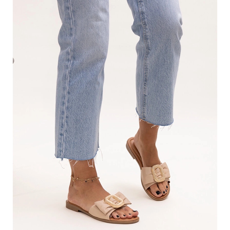 Chanclas beige con hebilla Limera 1 Chanclas beige con hebilla Limera 1