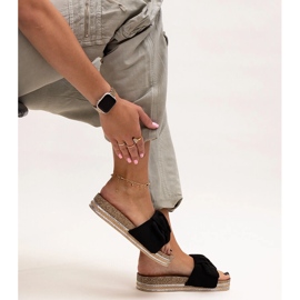 Chanclas negras con suela masiva de Peletra. negro 1