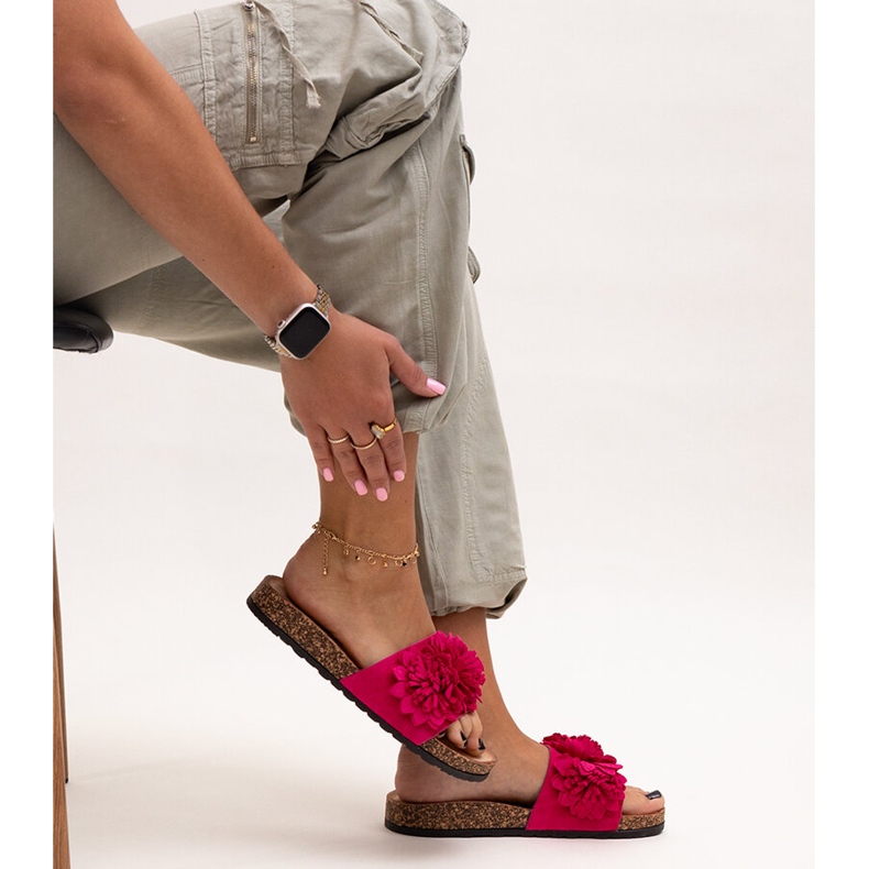 Chanclas con flores sobre suela de corcho de Almida rosado 1