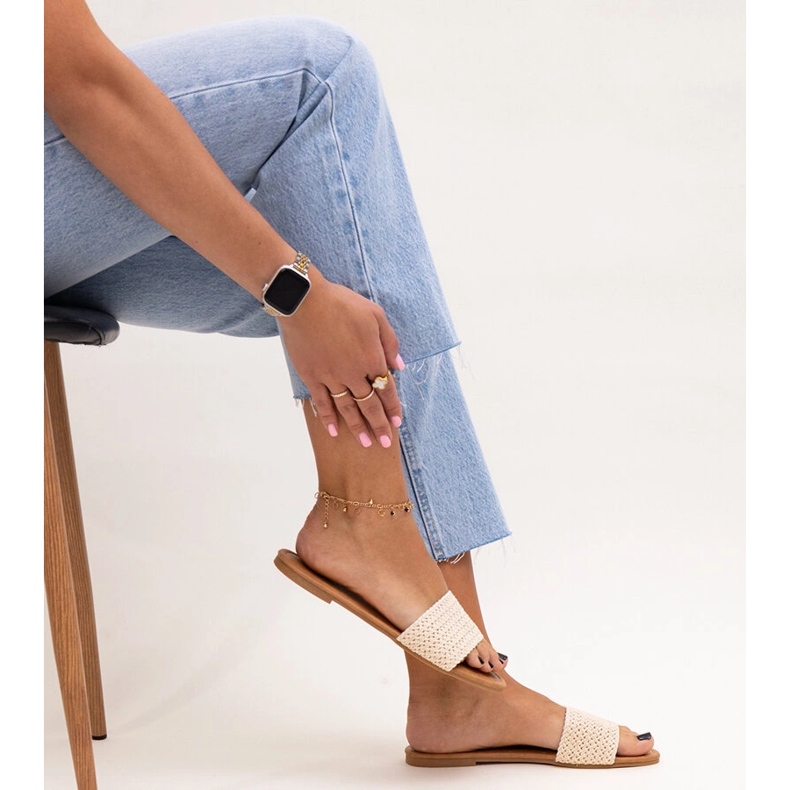 Pantuflas Marika bordadas beige claro 1