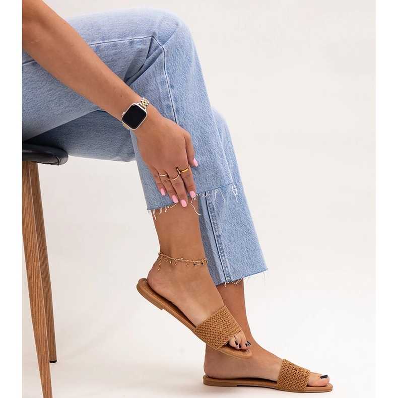 Pantuflas Marika marrón bordadas 1 Pantuflas Marika marrón bordadas 1