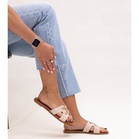 Chanclas beige claro con hebilla Razanna 1