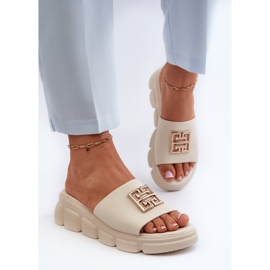 Chanclas Mujer De Piel Con Adorno Dorado Sobre Cuña Vinceza 41444 Beige 4