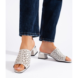 Chanclas plateadas caladas con tacón bajo plata 3